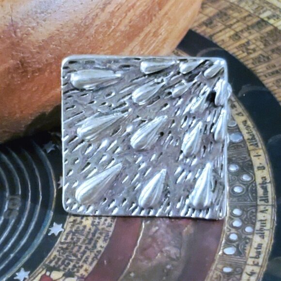 Abstract Art Antique Silver Pewter Carved Teardrops and Dashes Stretch Ring - Picture 2 of 8